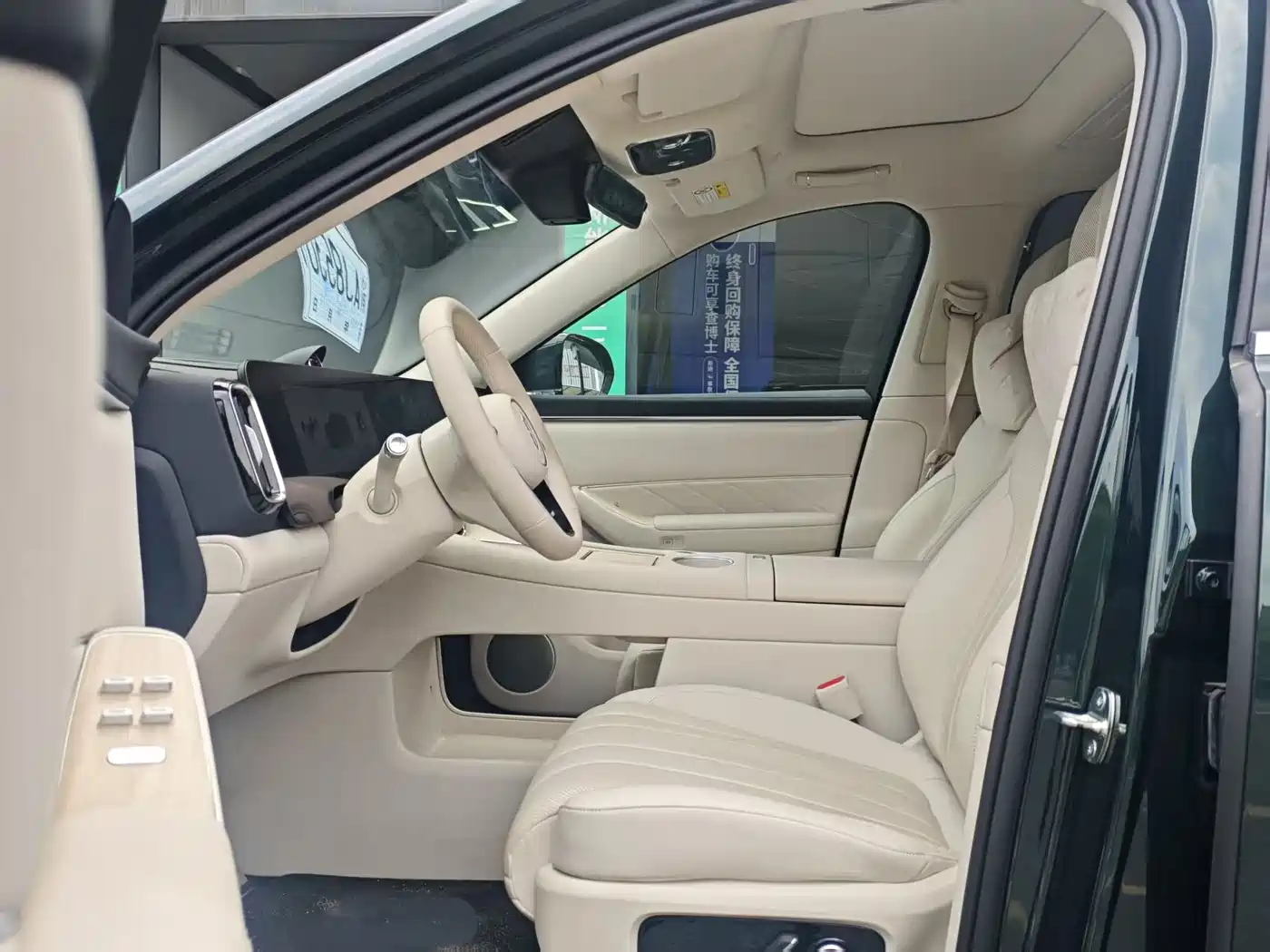 AITO Wenjie AITO M8 2025 Extended Range Ultra 53.4kWh 6-Seater фото 6