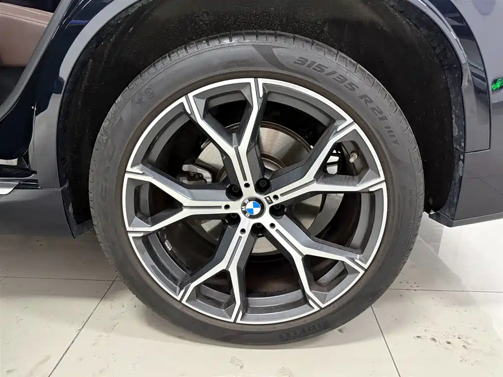 BMW X5 2023 xDrive 30Li Premium M Sport Package фото 31