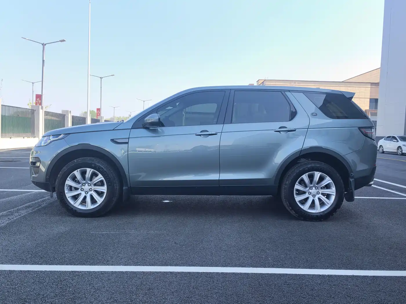 Land Rover Discovery Sport 2019 240PS SE Edition China VI фото 6