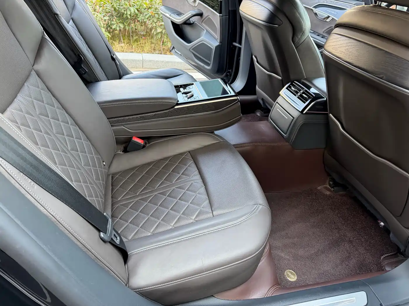 Audi A8 2023 A8L 50 TFSI quattro Exclusive фото 10