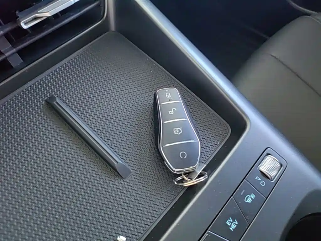 BYD Qin PLUS 2026 DM-i Smart Edition 128KM Progressive фото 9