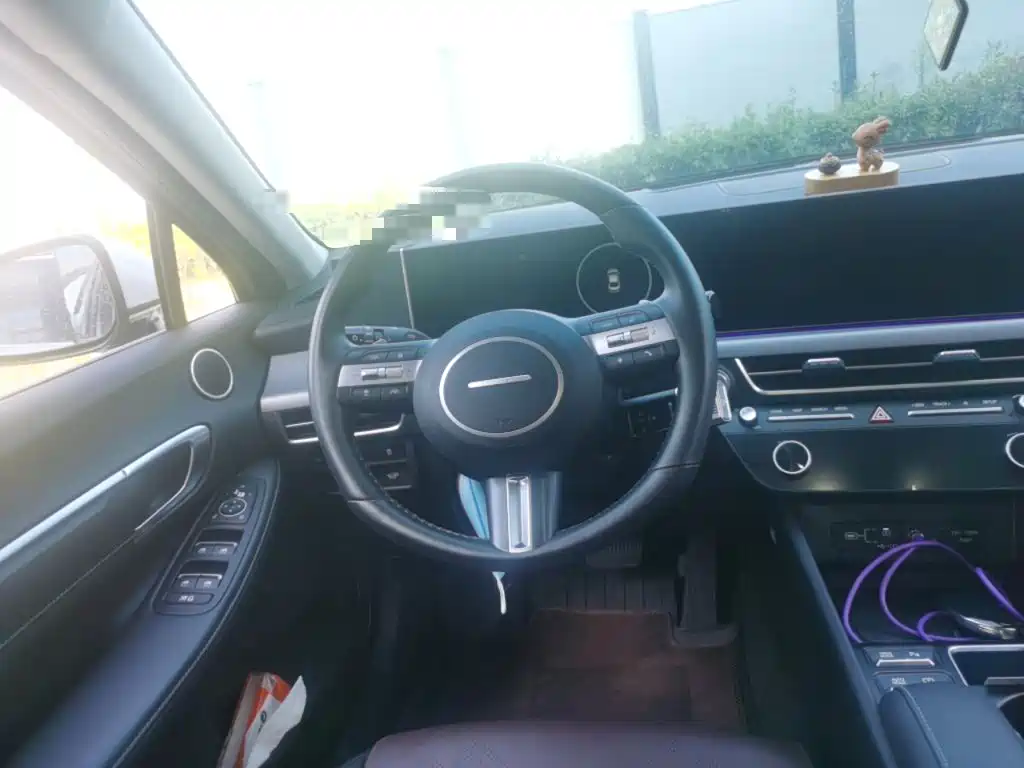 Photo 6 - Hyundai Sonata
