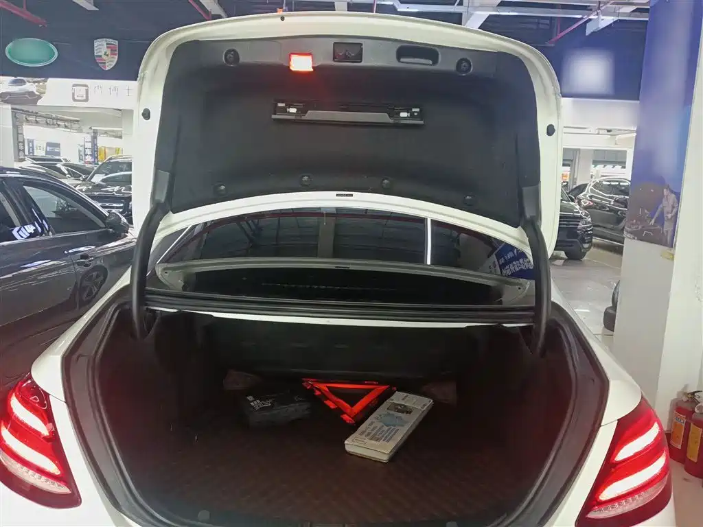Mercedes-Benz E-Class 2016 E 200 L Sport Type фото 15