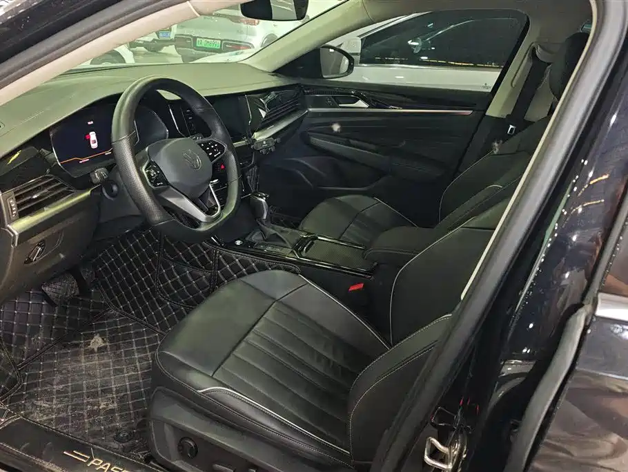 Volkswagen Passat 2022 330TSI Luxury Edition фото 9