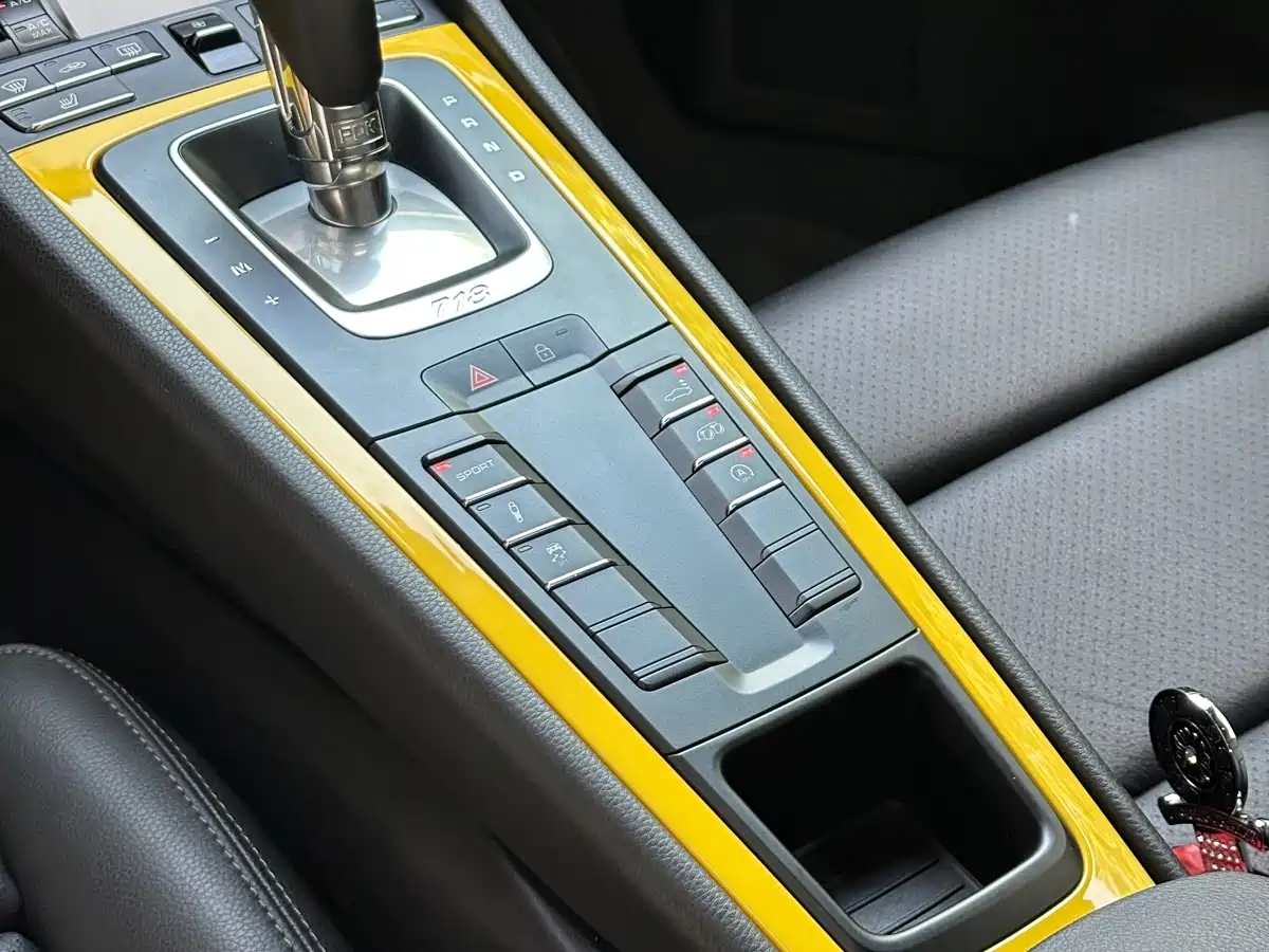 Porsche 718 2018 Cayman 2.0T фото 17