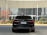 Photo 16 - BMW 7 Series