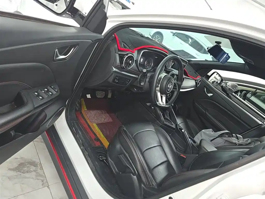 Dongfeng Fengguang Fengon 500 2022 2022 1.5L CVT Enjoyment Edition