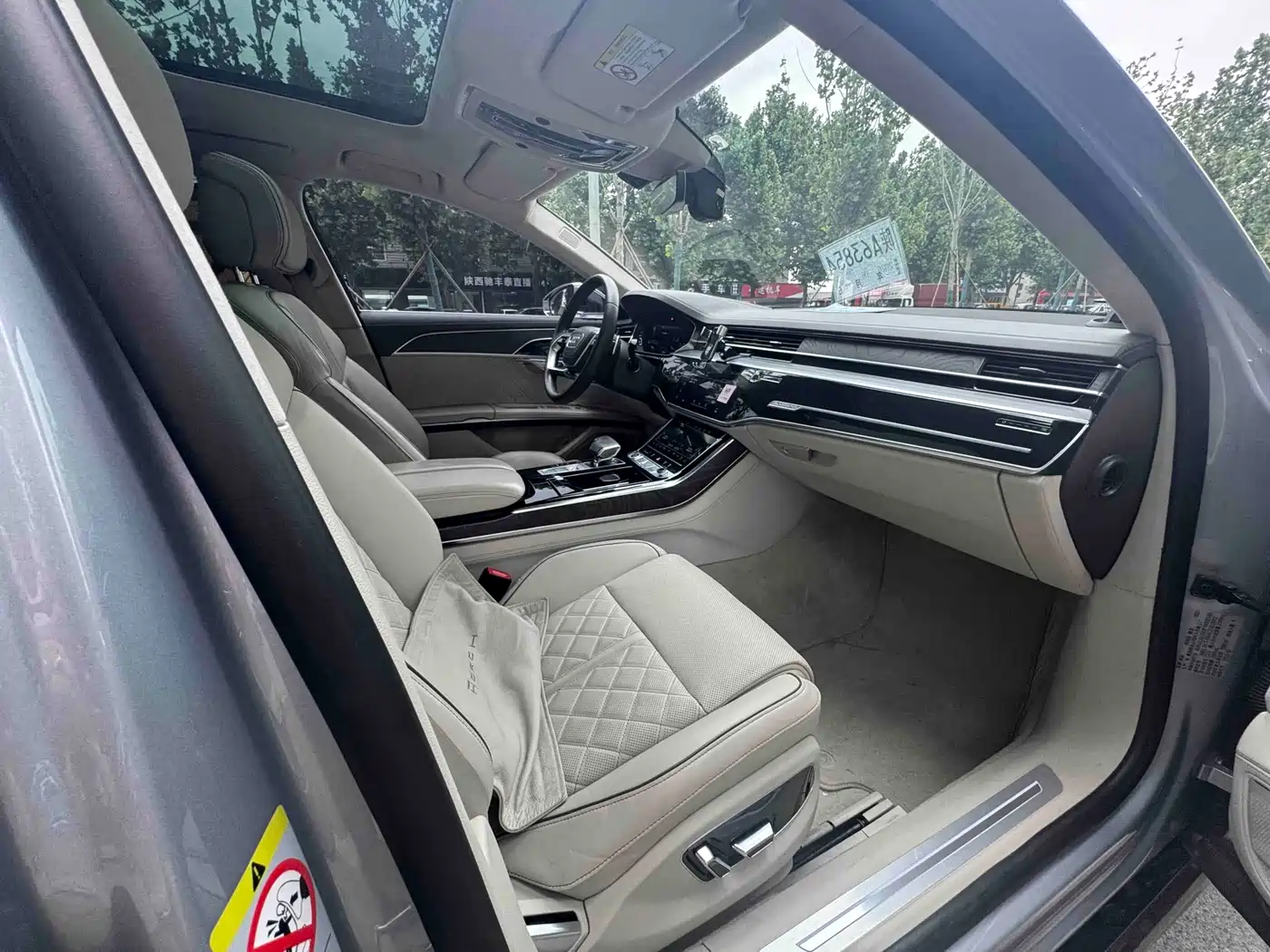 Audi A8 2022 A8L Horch Founder Edition Two-Tone Collector фото 5