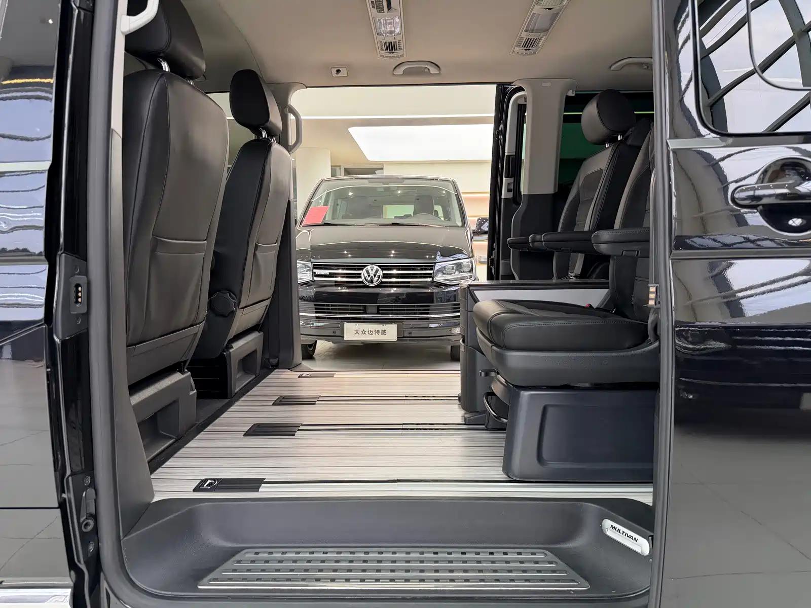 Фото 21 - Volkswagen Multivan