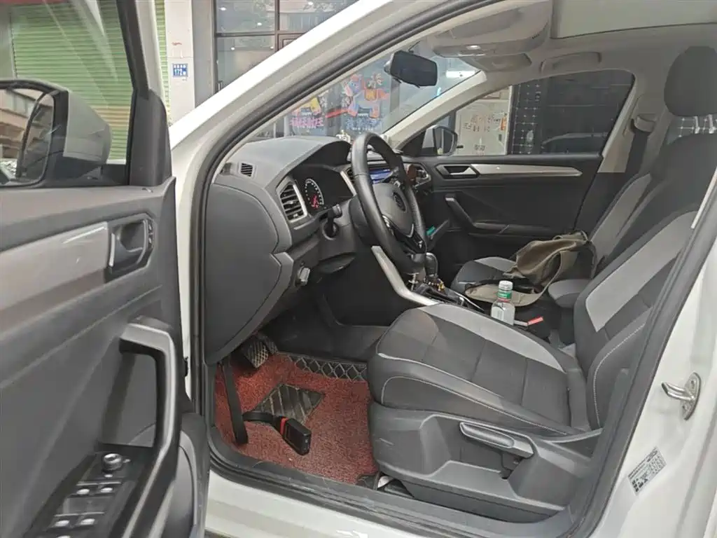 VOLKSWAGEN T-ROC EXPLORING SONGS