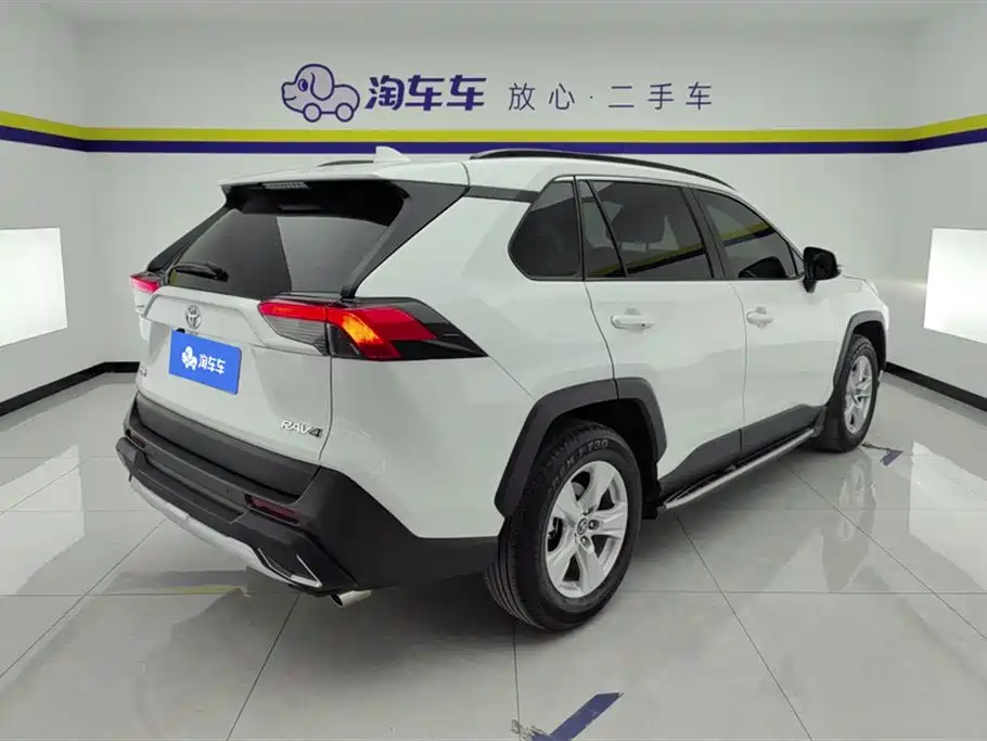 Toyota RAV4 Rongfang 2022 2.0L CVT 2WD Urban Edition фото 3