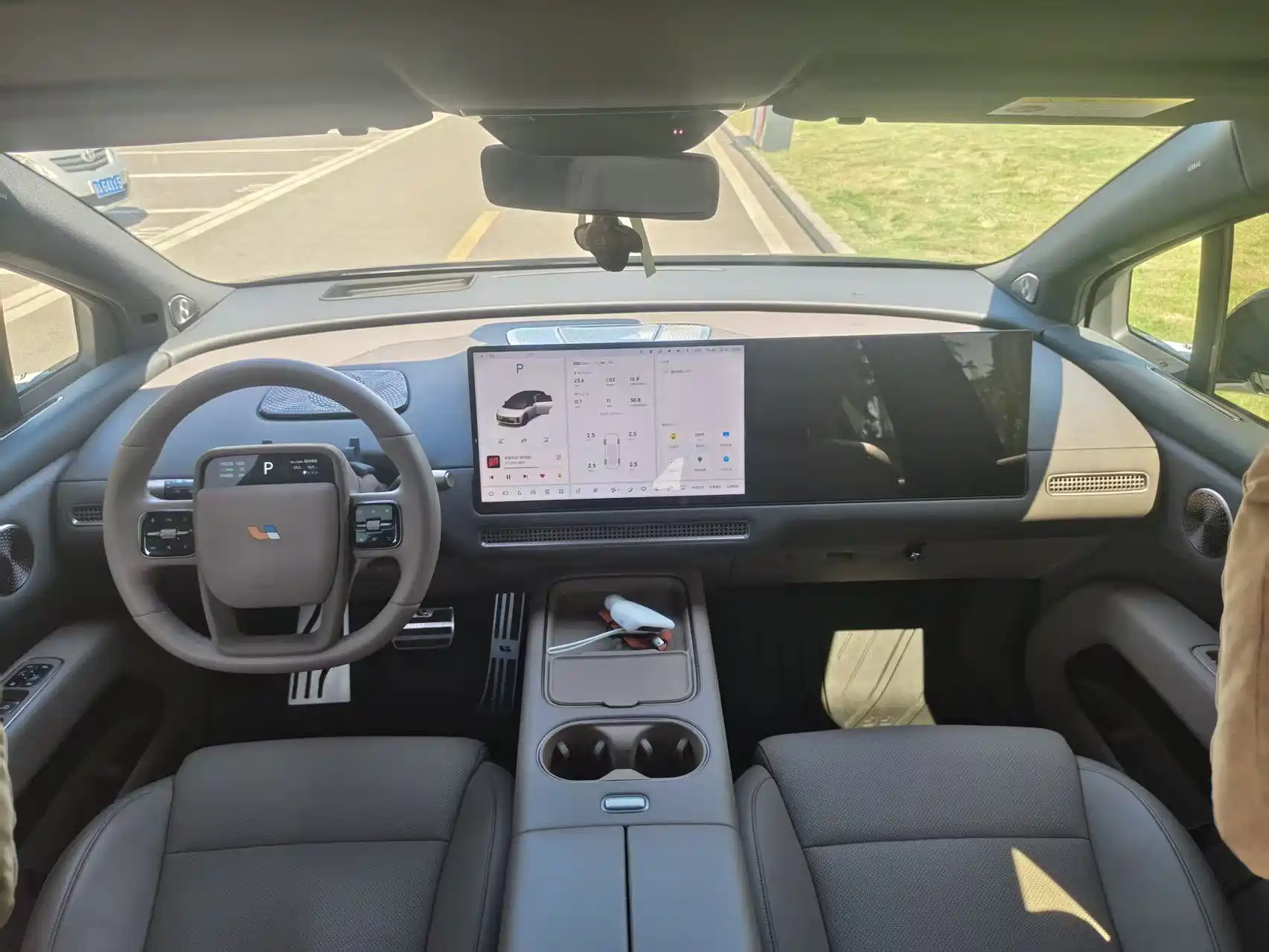 Photo 8 - Li Auto i6