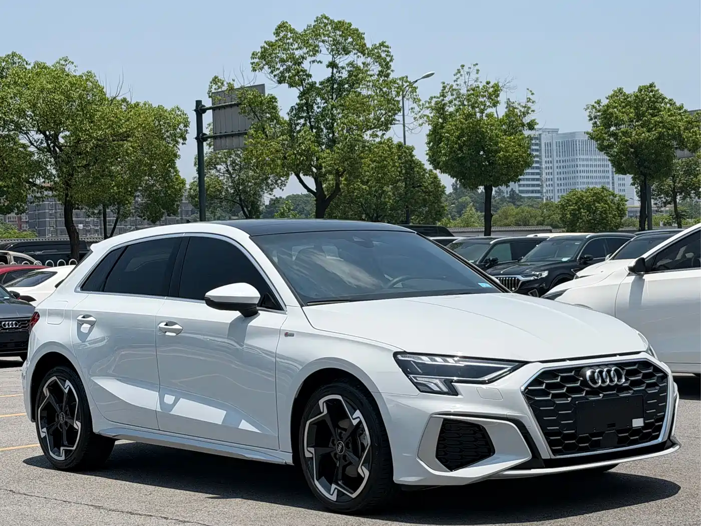 Audi A3 2023 Sportback 35 TFSI Luxury Sport фото 2