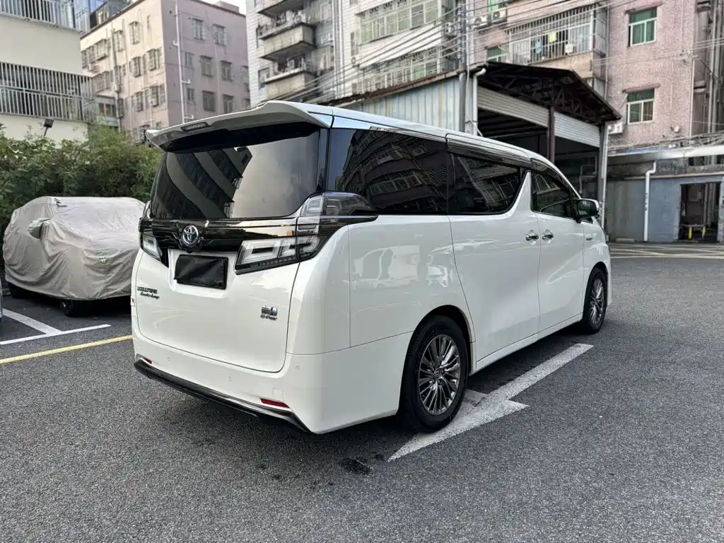 Фото 7 - Toyota Vellfire