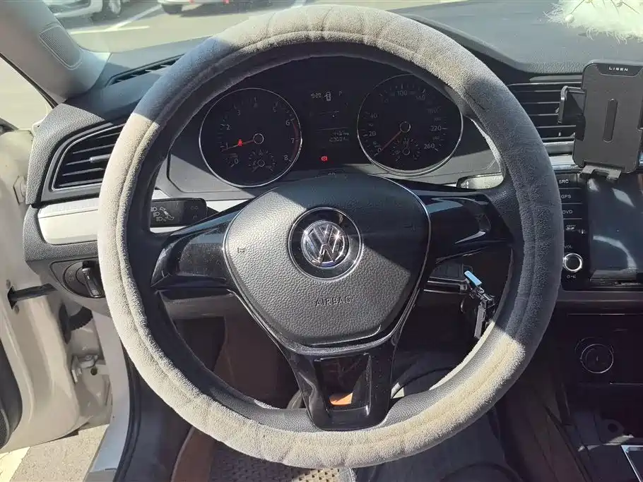 Volkswagen Lamando 2015 230TSI DSG Style фото 15