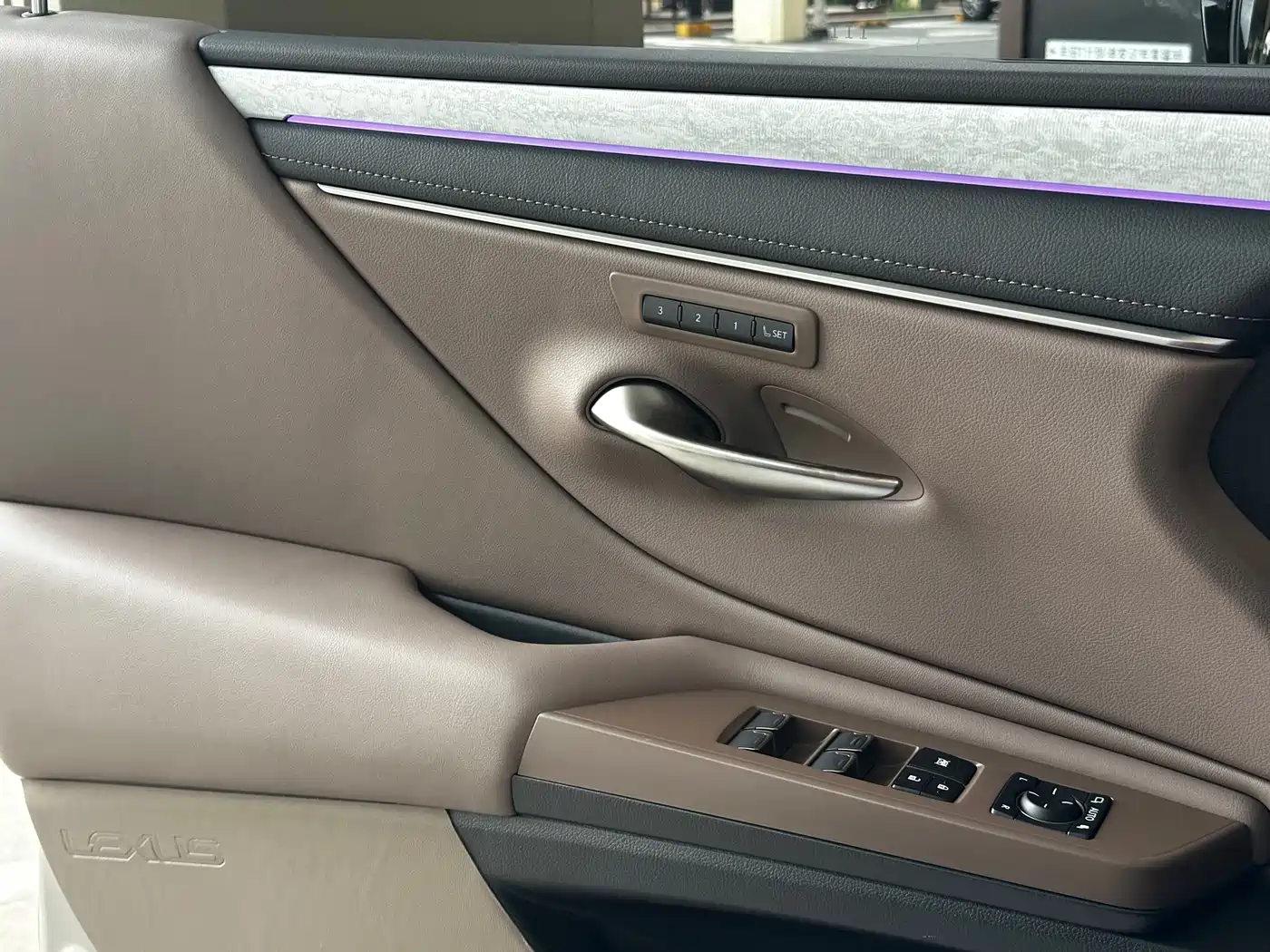 Lexus ES 2025 200 Ultimate Edition фото 10