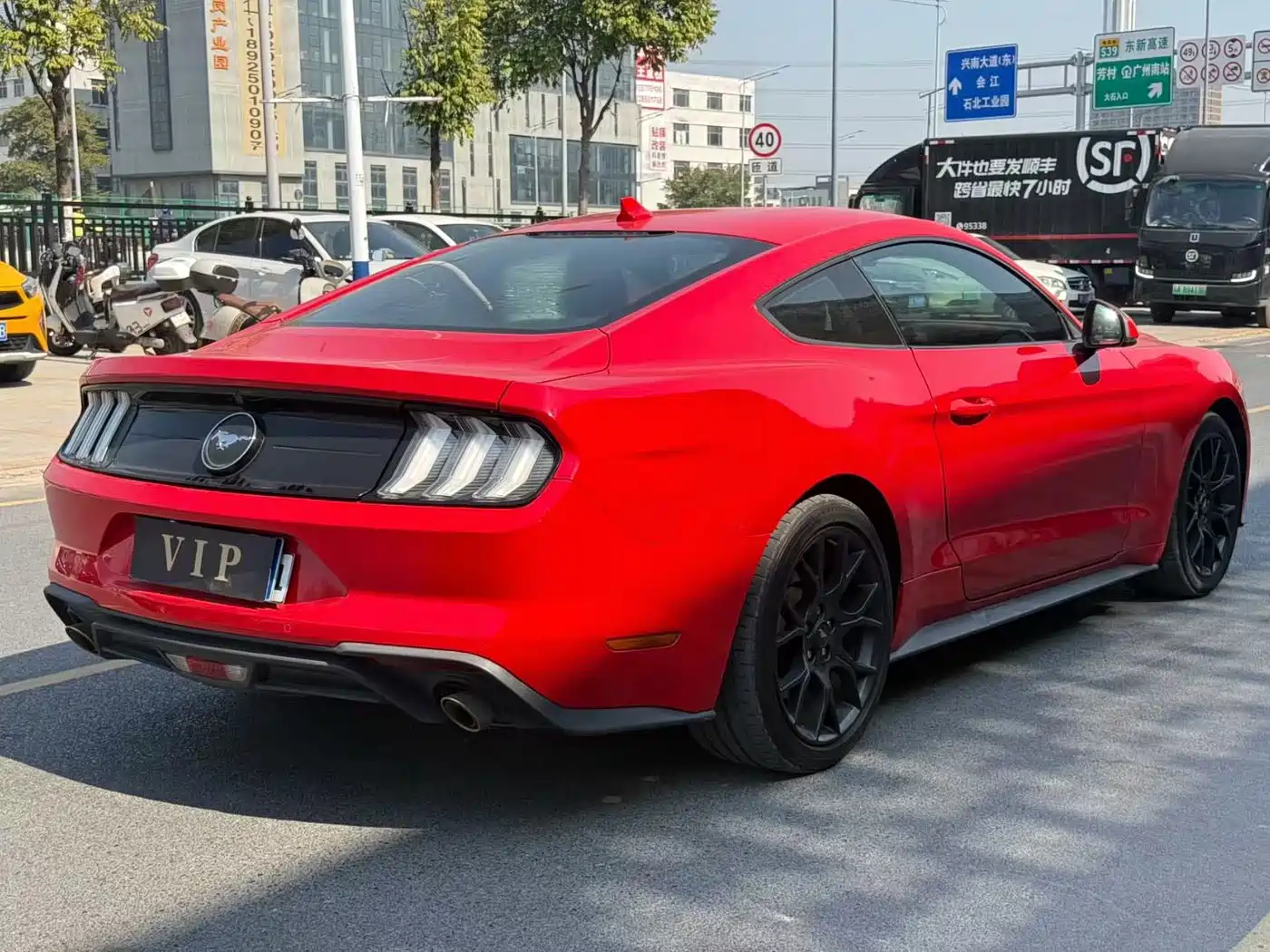 FORD MUSTANG