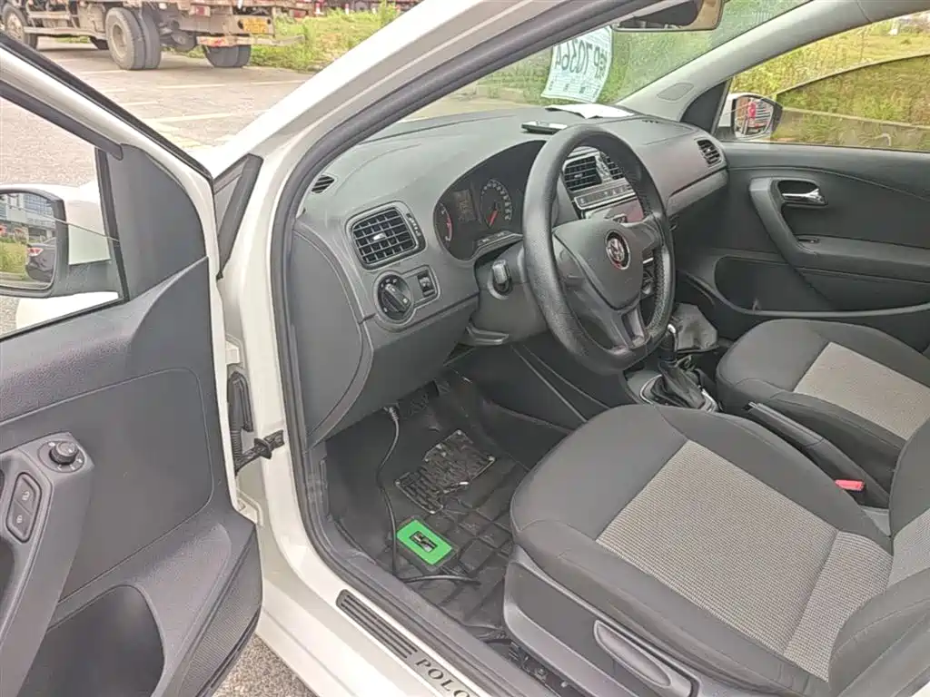Volkswagen Polo 2018 1.5L Auto Safe Drive фото 16