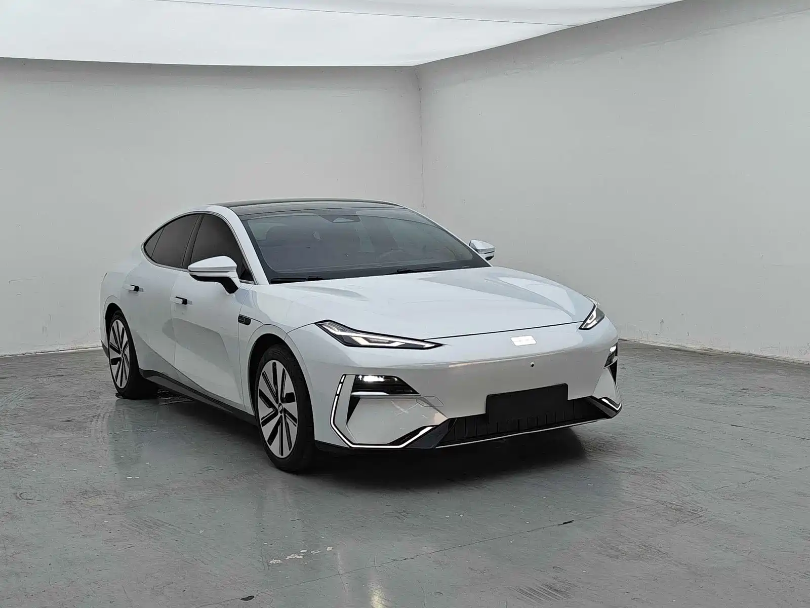 Фото 3 - Geely Galaxy Galaxy E8