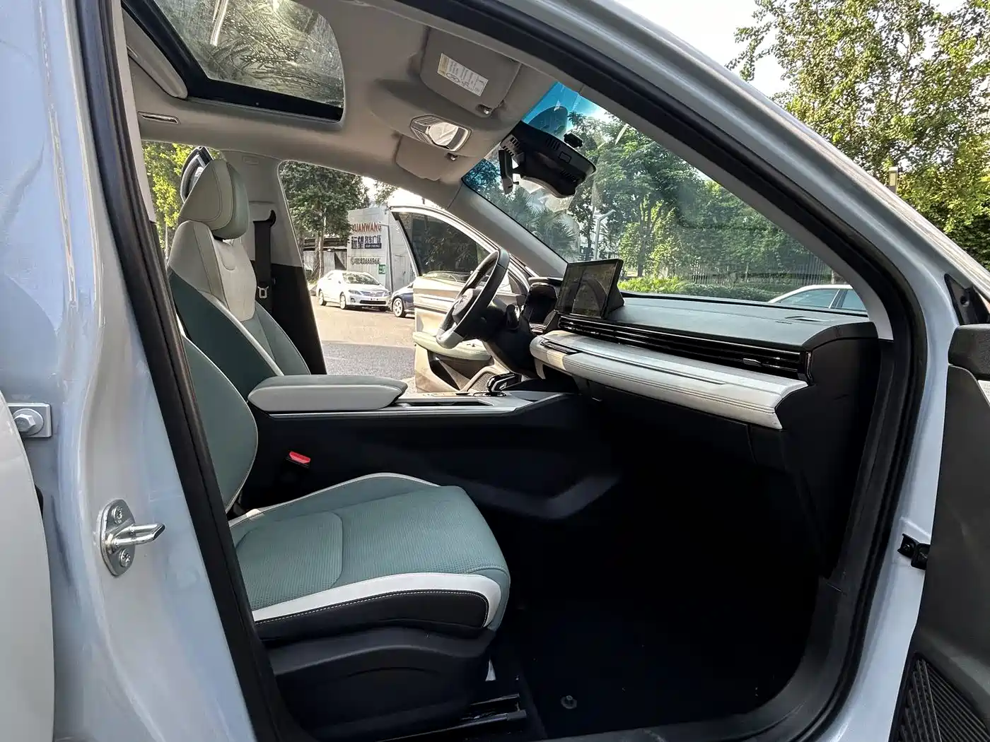 Geely Emgrand L HiP 2022 2022 1.5TD-DHT Pro 100KM Super Rui