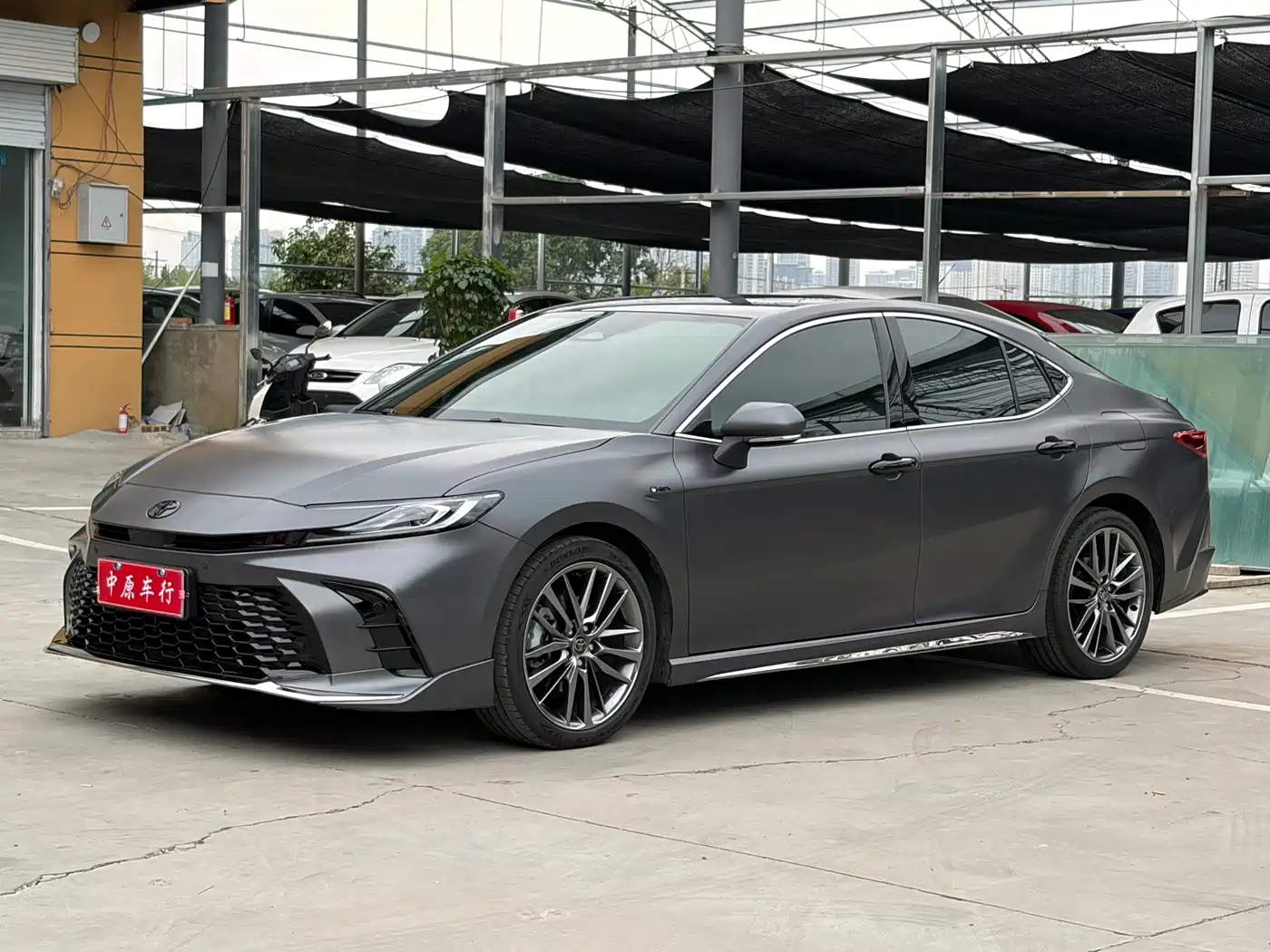 Фото 1 - Toyota Camry