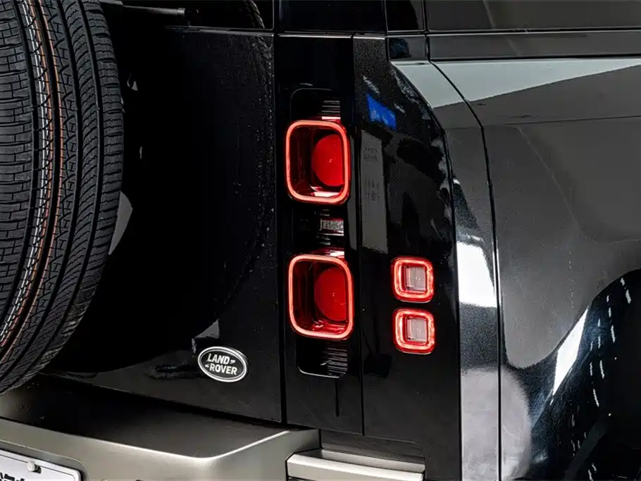 Land Rover Defender 2025 110 3.0T P400 -Dynamic HSE фото 8
