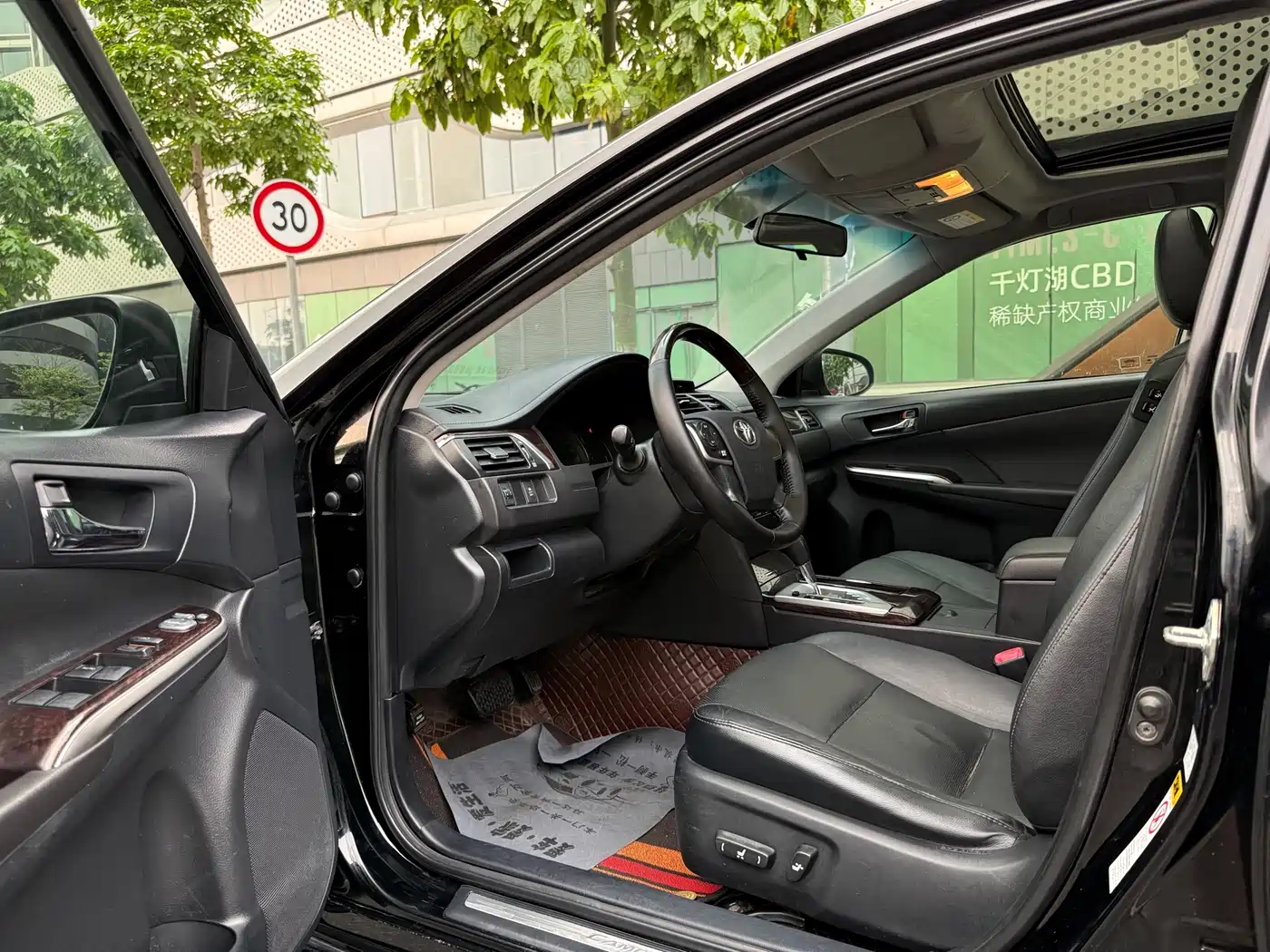 Toyota Camry 2015 2.0G Leading Edition фото 9