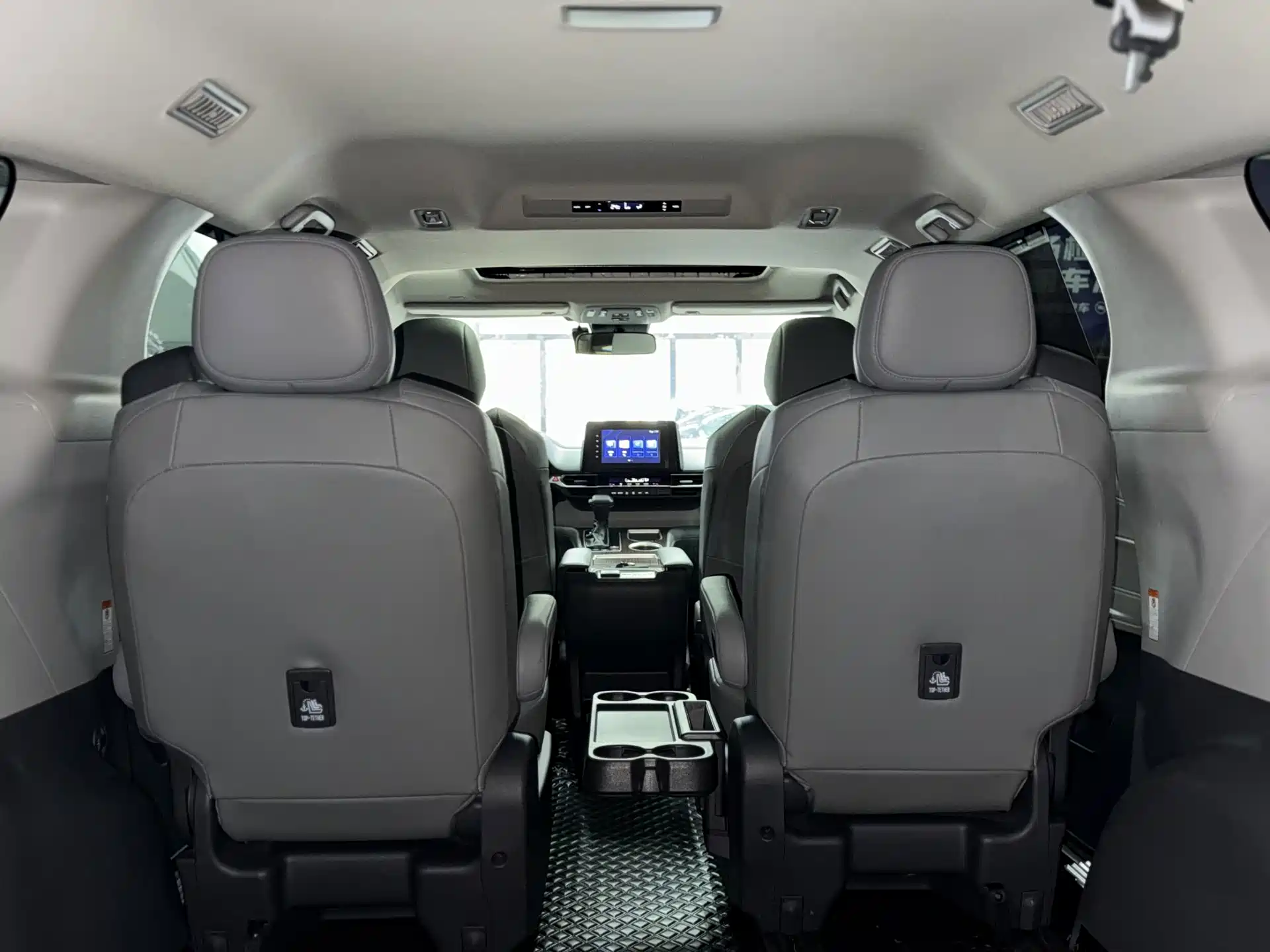 Фото 11 - Toyota Granvia