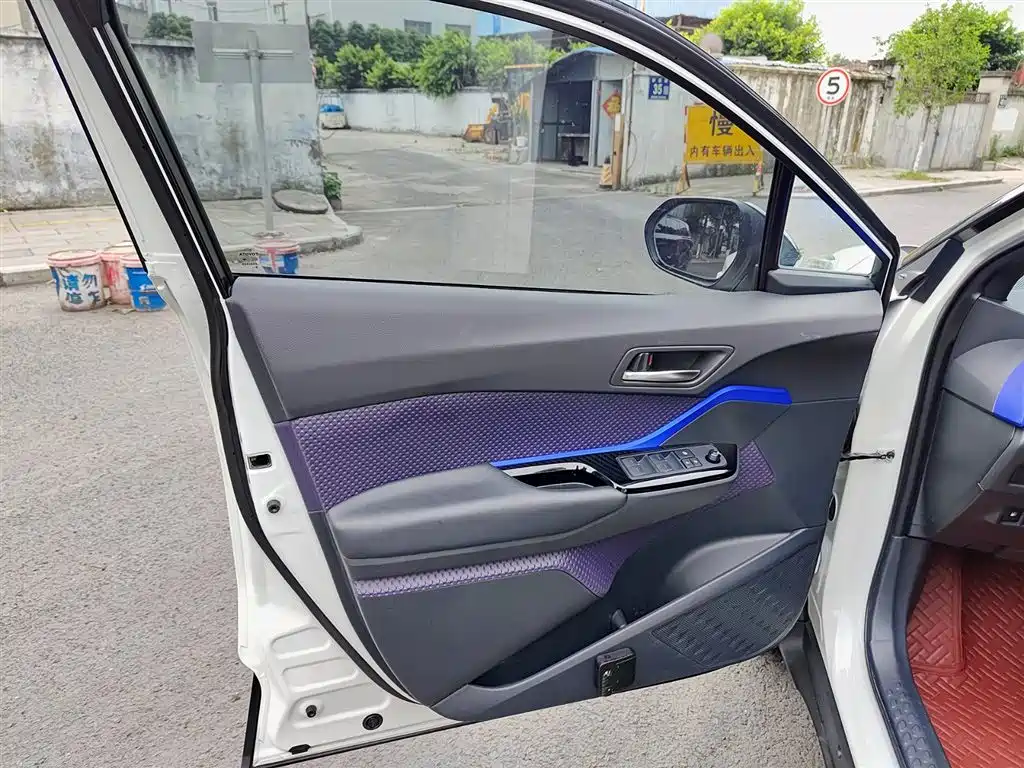 Toyota IZOA 2020 2.0L Yi Chi Edition фото 6