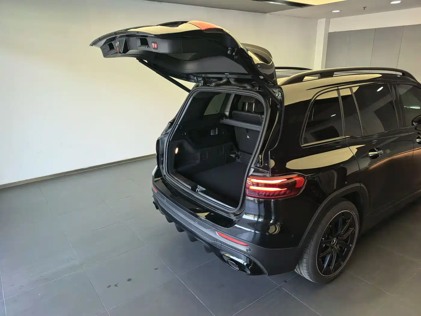 MERCEDES-BENZ GLB AMG