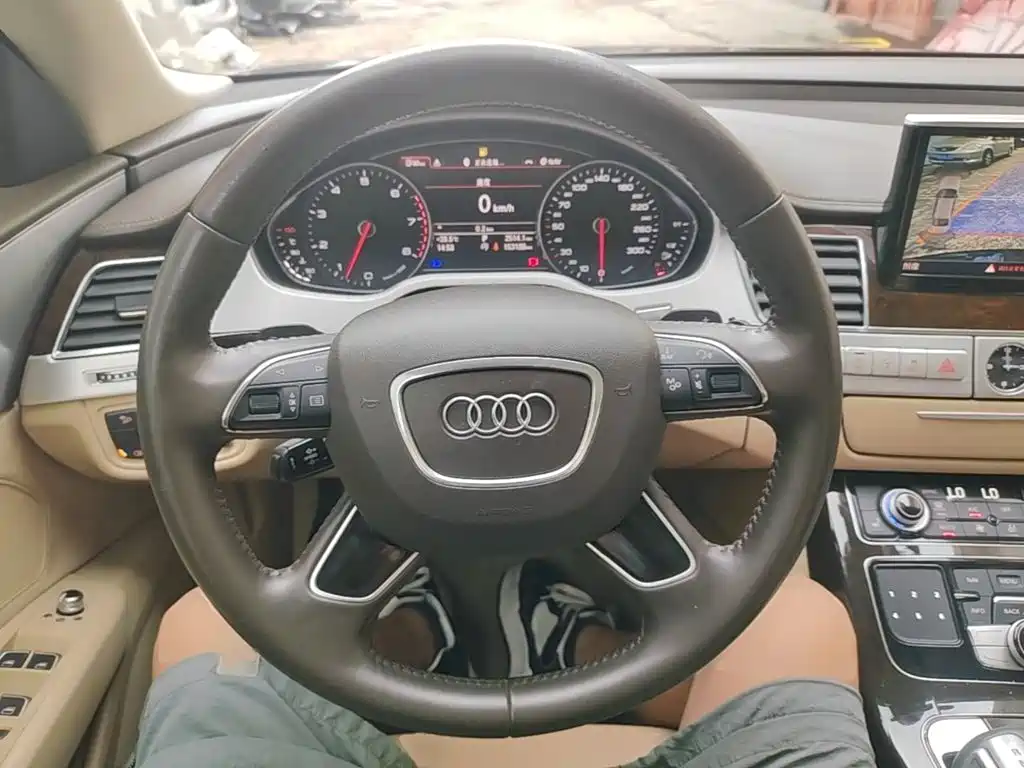 Фото 11 - Audi A8