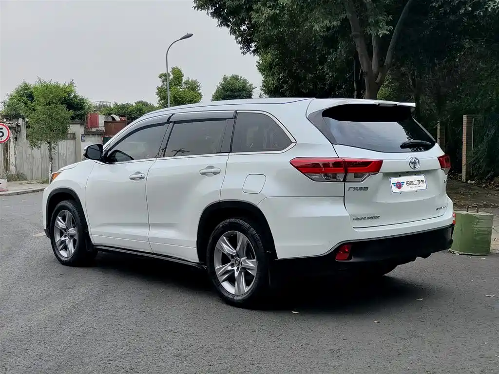 TOYOTA HIGHLANDER