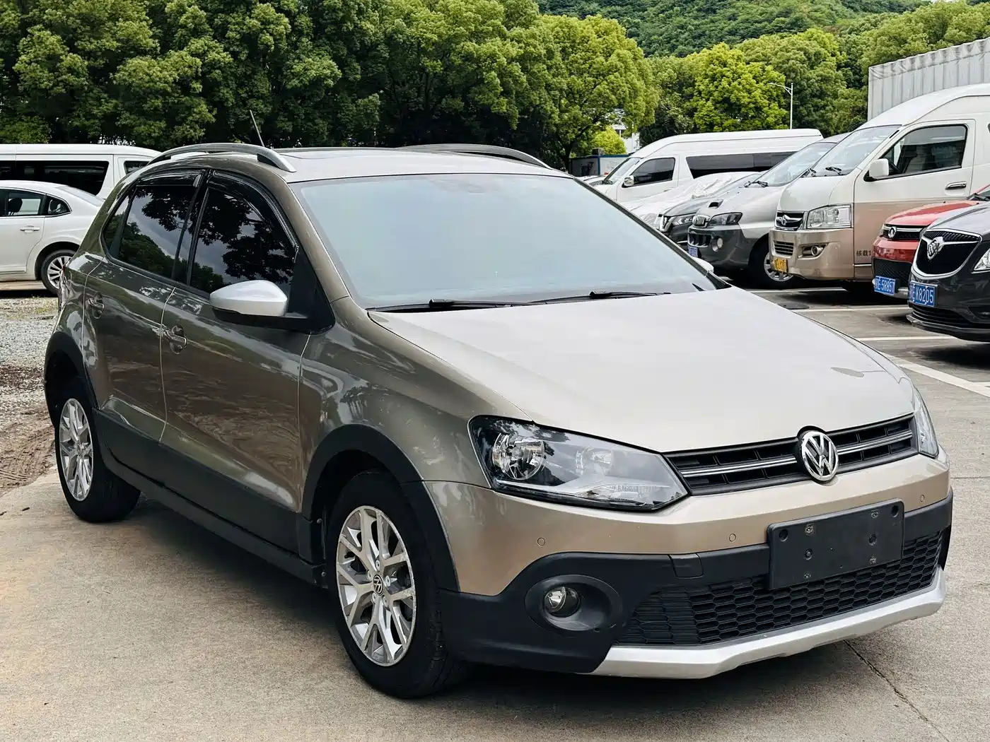 Volkswagen Polo 2014 1.6L Cross Polo Automatic фото 3
