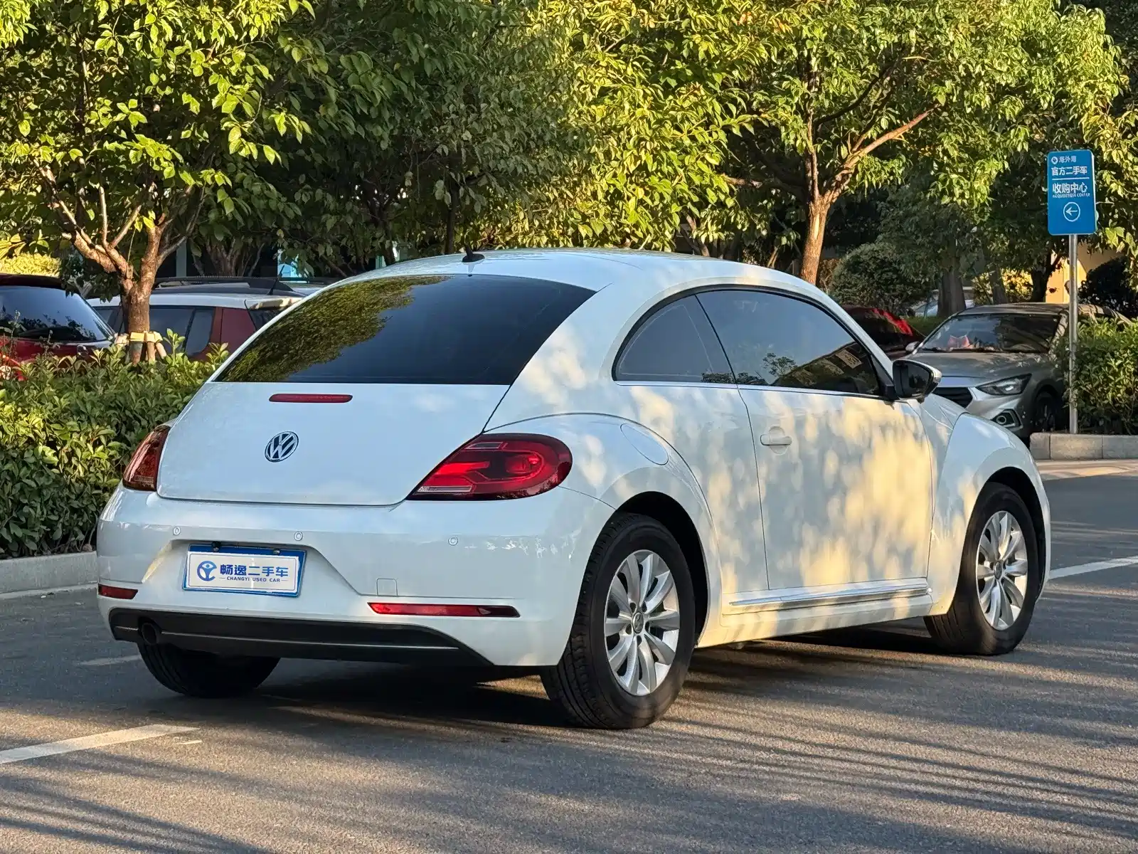 Photo 3 - Volkswagen Beetle