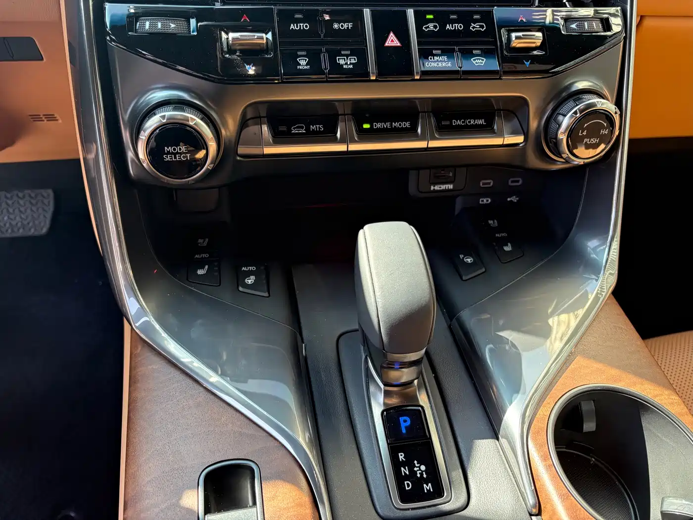 Lexus LX 2025 700h Boundary Edition фото 18