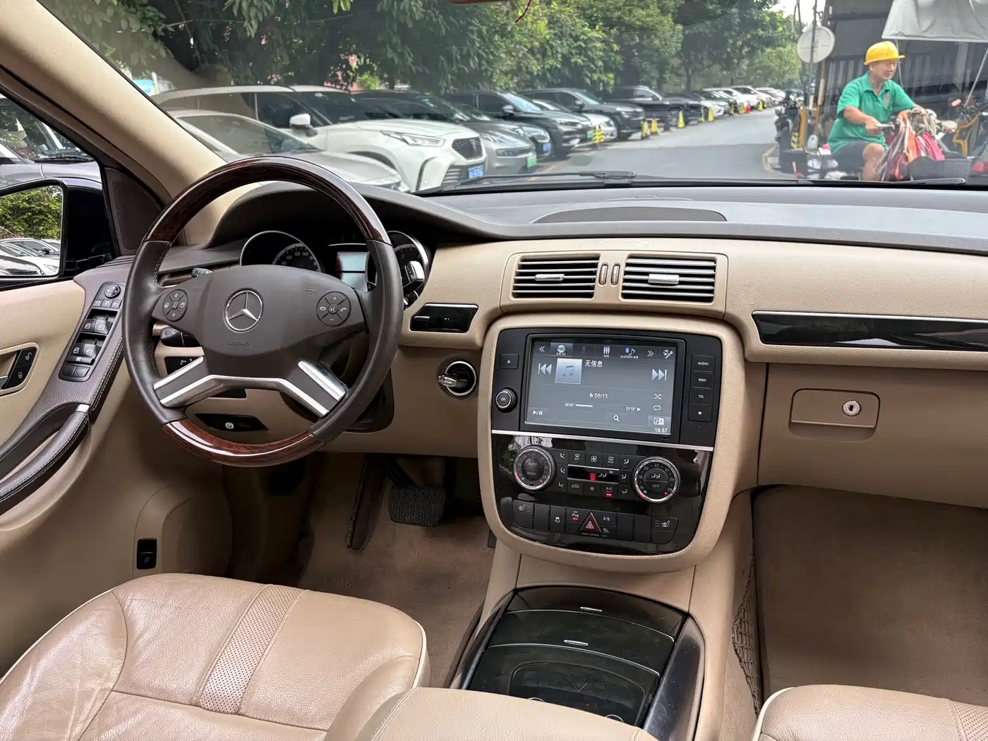 Mercedes-Benz R-Class 2017 R 320 4MATIC Business Collector's Edition фото 17