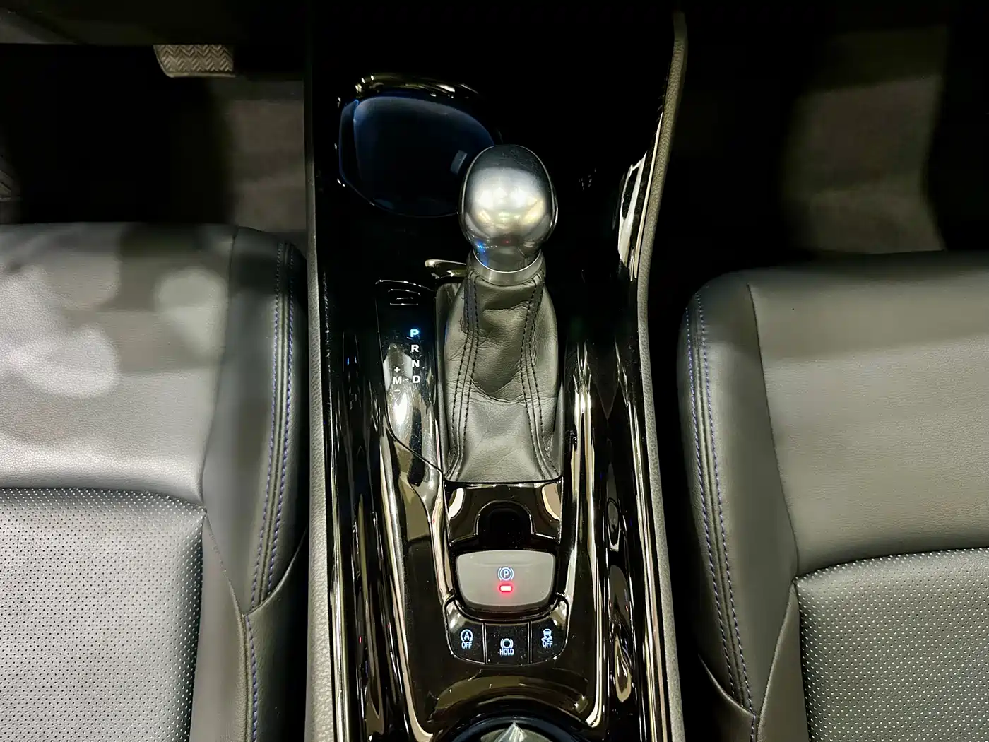 Toyota C-HR 2020 Model 2.0L Leading фото 15