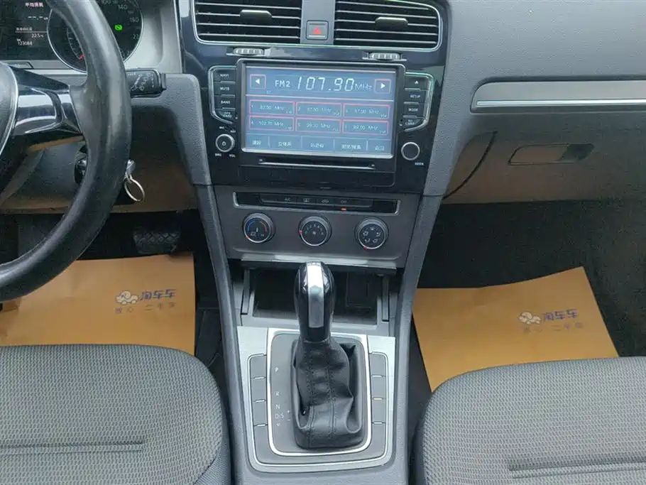 Volkswagen Golf 2016 230TSI Automatic Comfort фото 16