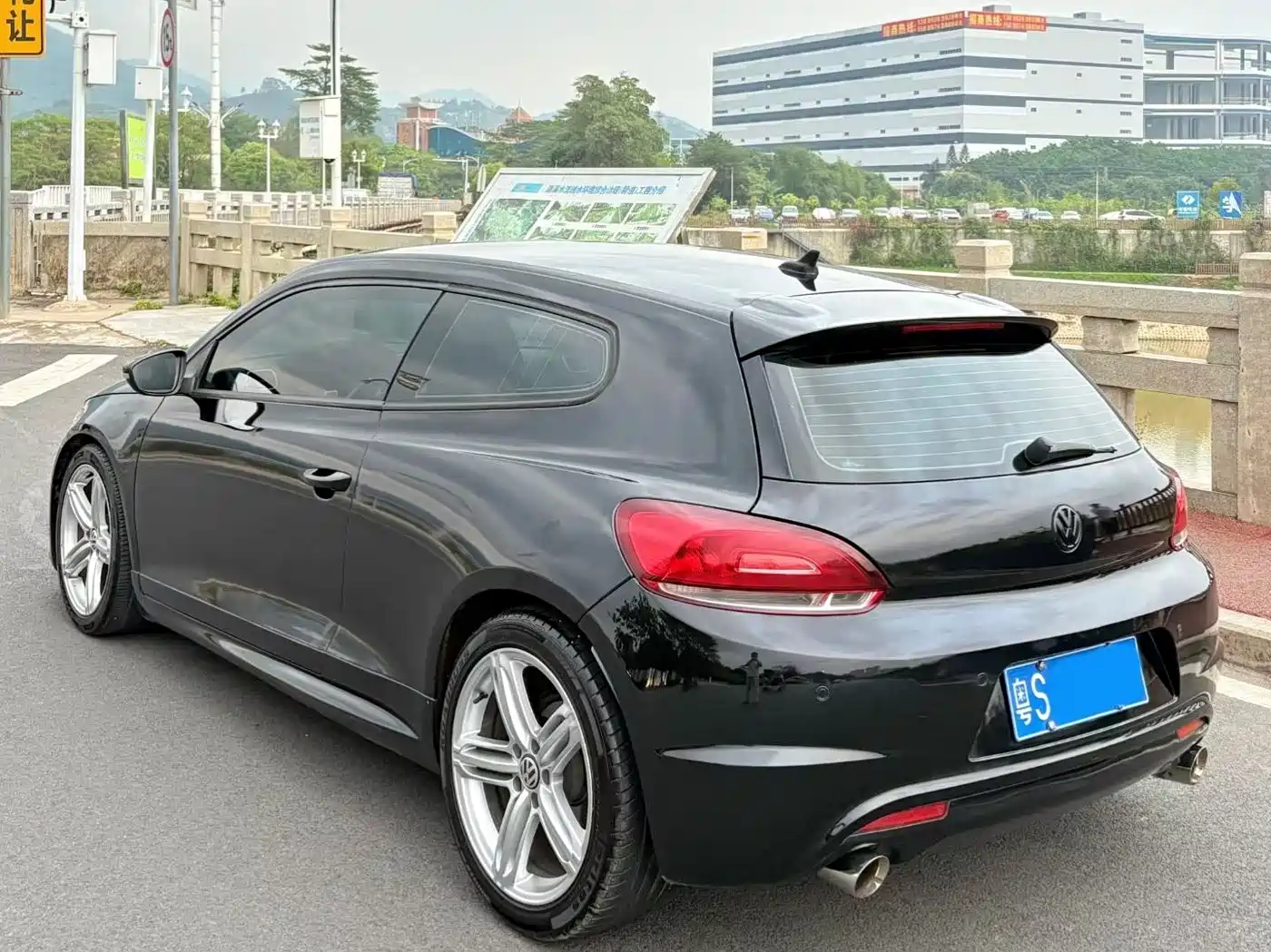Volkswagen Scirocco 2010 2.0TSI Luxury Edition фото 6