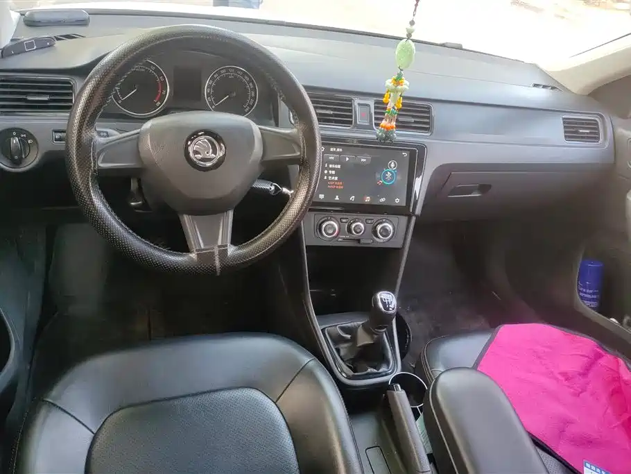 Škoda Skoda Rapid Spaceback 2016 Facelift 1.6L Manual Forward Edition фото 12