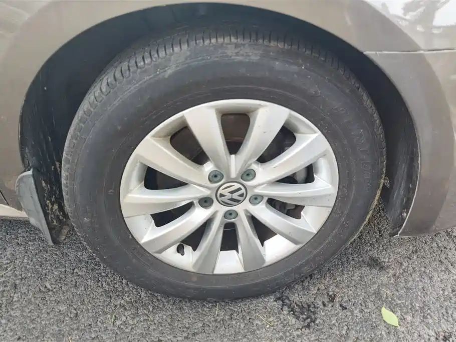 Volkswagen Passat 2015 1.8TSI DSG Honor Edition фото 6