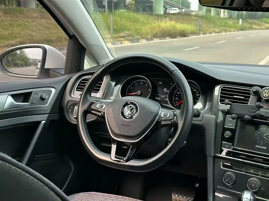 Volkswagen Golf 2018 1.6L Automatic Comfort фото 5