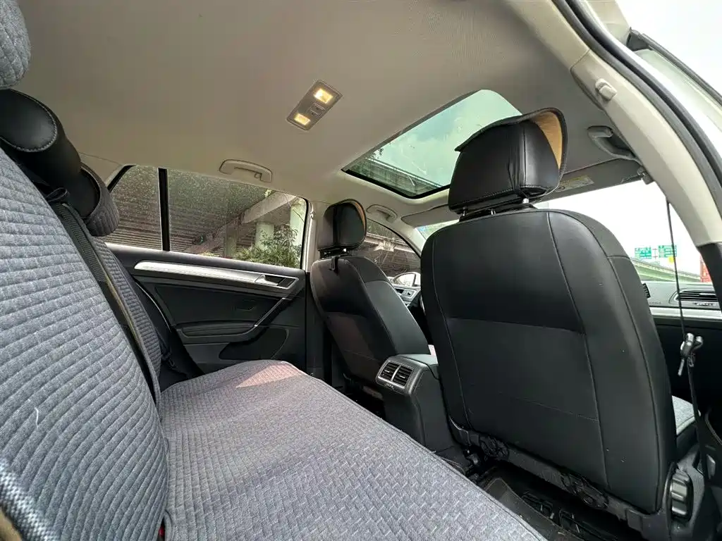 Volkswagen Golf 2018 1.6L Automatic Comfort фото 6