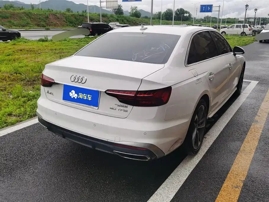 Audi A4L 2020 40 TFSI Fashion Dynamic Edition фото 3