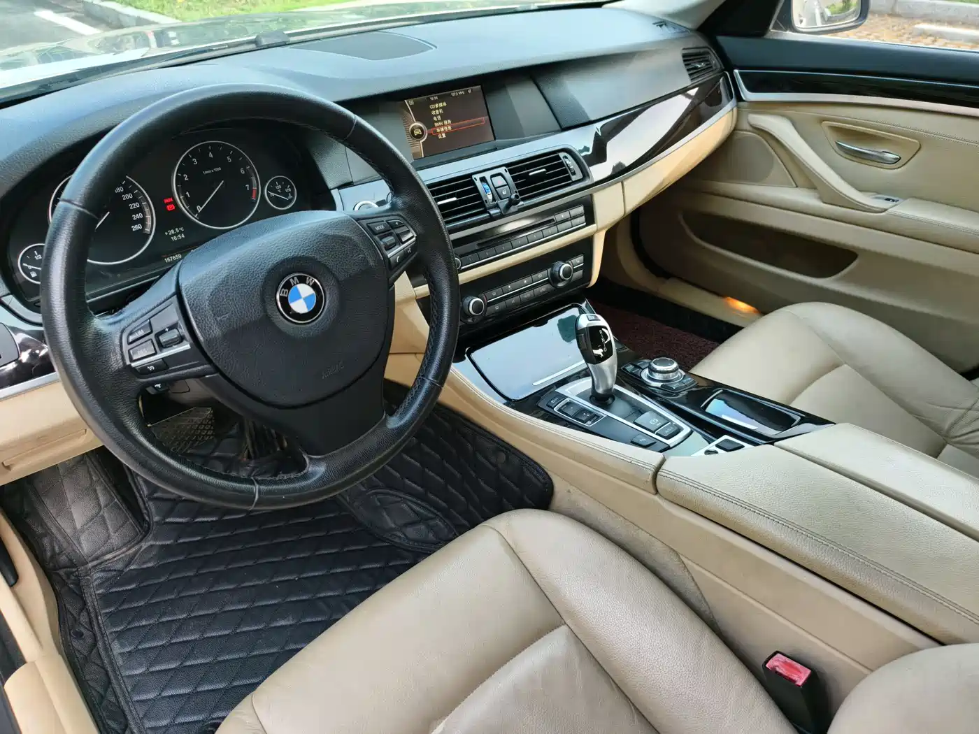 BMW 5 Series 2013 525Li Leadership фото 12