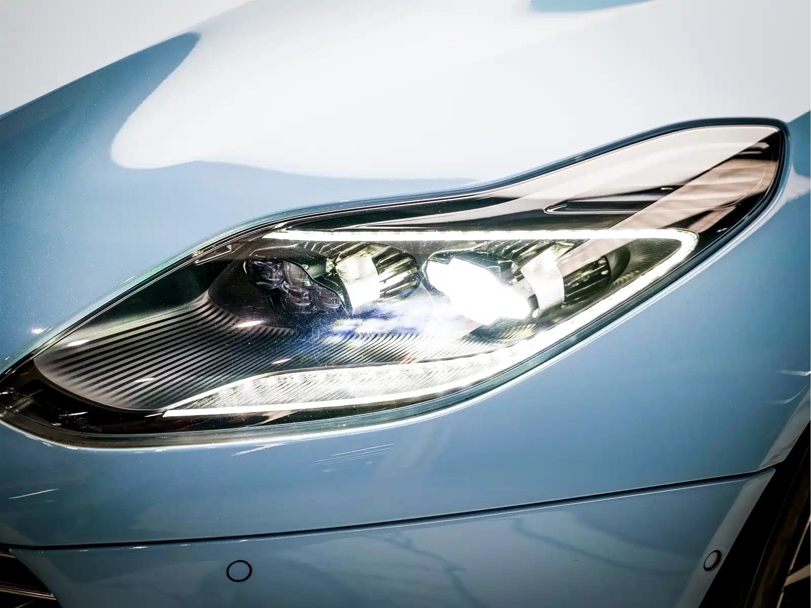 Фото 6 - Aston Martin DB11