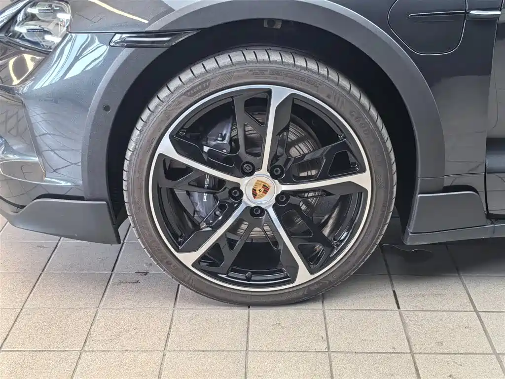 Porsche Taycan 2025 2024 Taycan 4 Cross Turismo