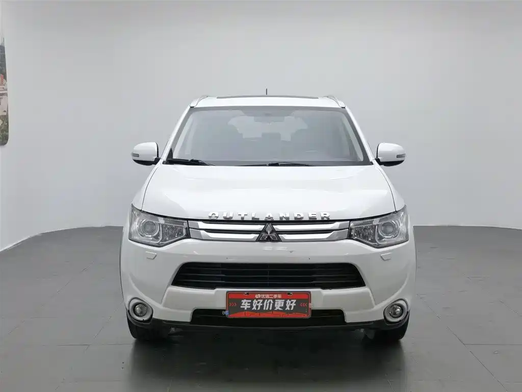 Mitsubishi Outlander (Import) 2014 2.4L 4WD Luxury Value Edition 5-seater фото 3