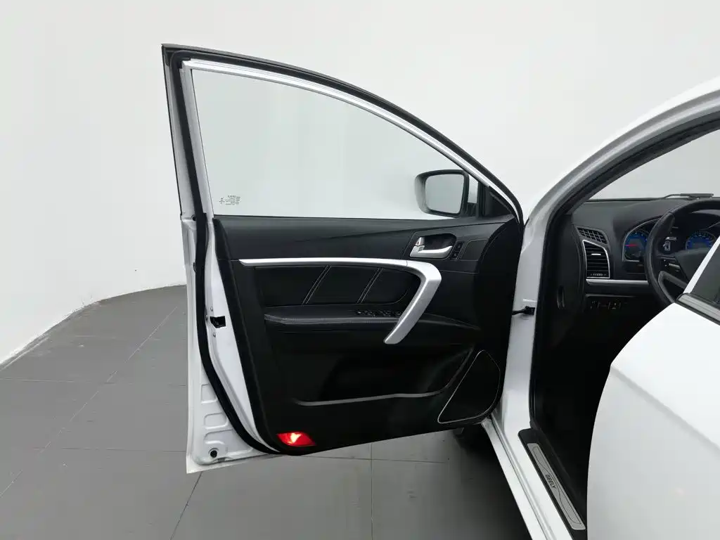 Фото 8 - Geely Emgrand