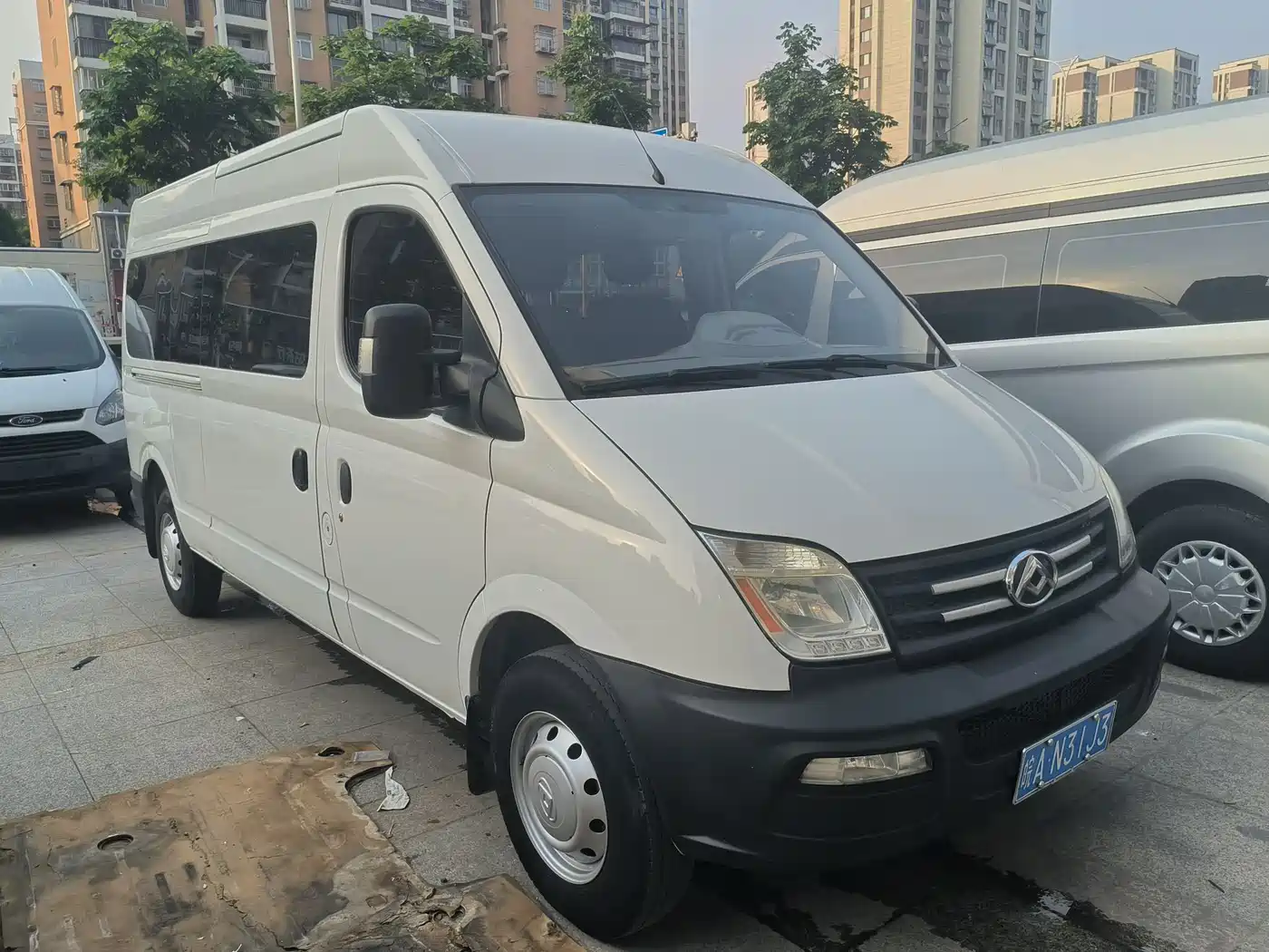 SAIC Maxus Xintu V80 2019 Model 2.5T Classic AMT Aoyuntong long wheelbase medium roof 7-seater фото 3